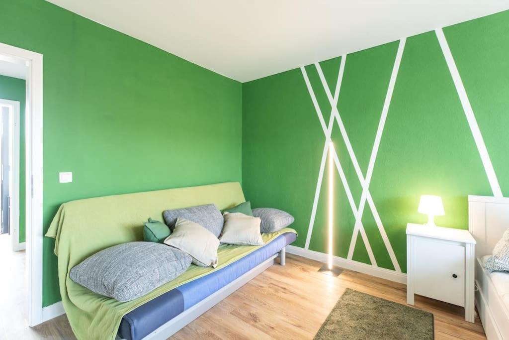 Nature Inspiration Apartment With Balcony & Grill Bbq In Duisburg Mitte Central Station 10 Mins & Big Tv With Photo Lights Eksteriør bilde